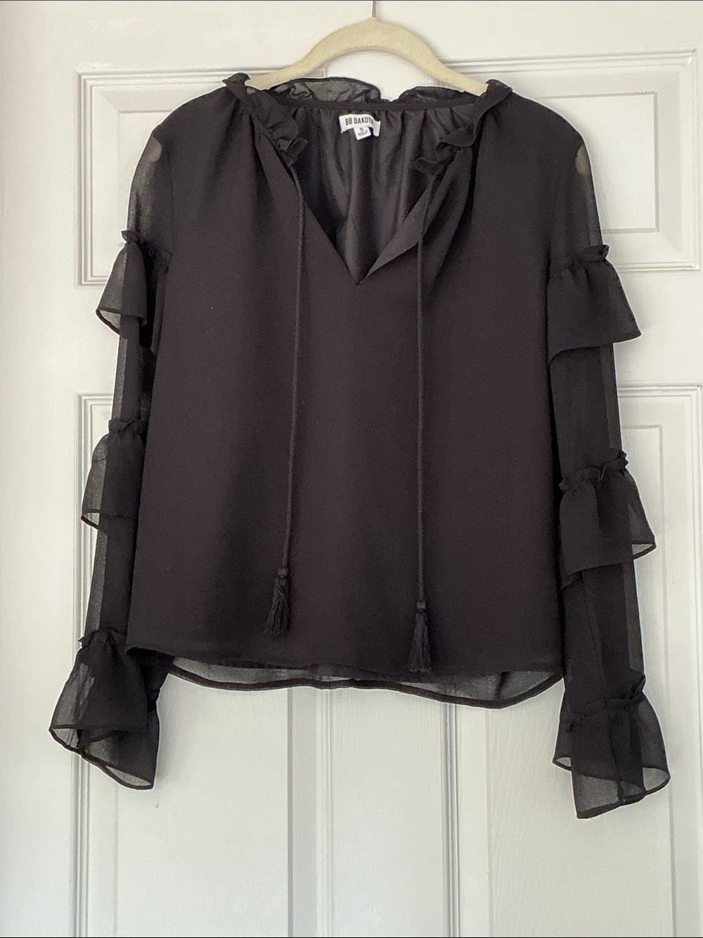 BB Dakota Black Ruffled Long-Sleeve Blouse